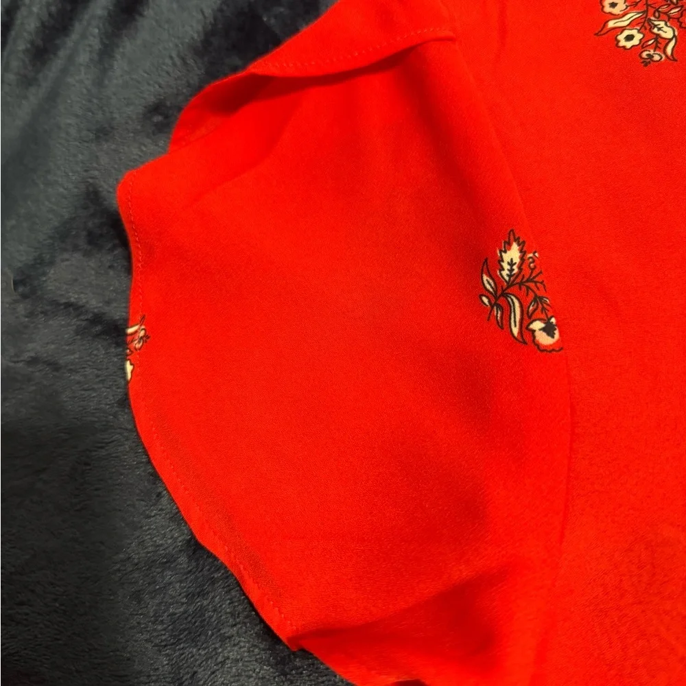 LOFT Scarlet Floral V-Neck Top - Picture 3 of 6